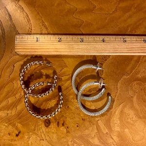 Medium hoop earrings (2 pairs).